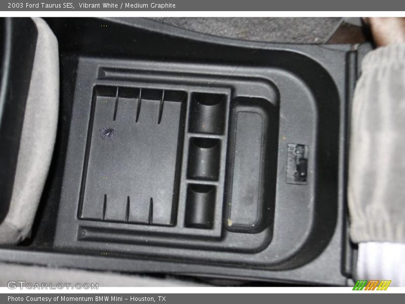 Vibrant White / Medium Graphite 2003 Ford Taurus SES