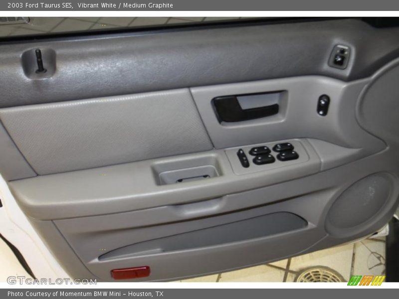 Vibrant White / Medium Graphite 2003 Ford Taurus SES