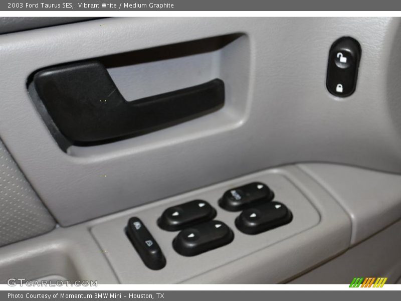 Vibrant White / Medium Graphite 2003 Ford Taurus SES