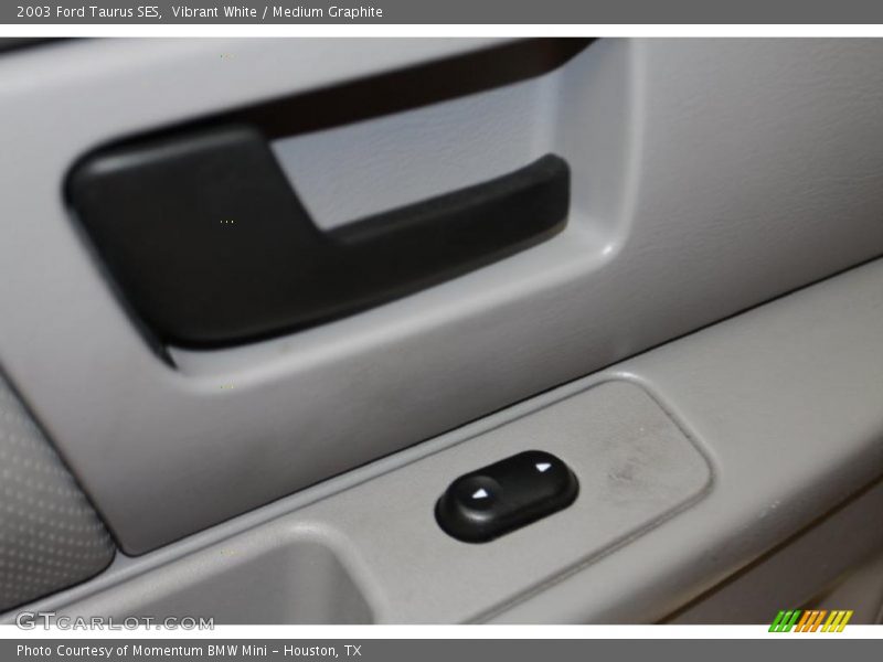 Vibrant White / Medium Graphite 2003 Ford Taurus SES