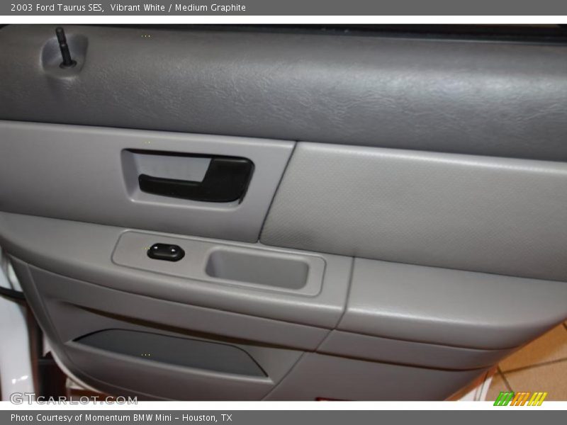 Vibrant White / Medium Graphite 2003 Ford Taurus SES