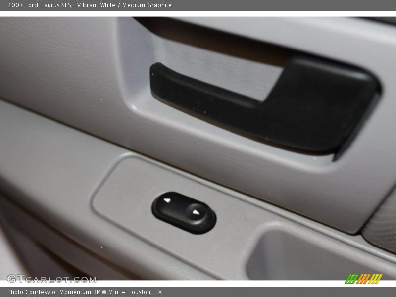 Vibrant White / Medium Graphite 2003 Ford Taurus SES