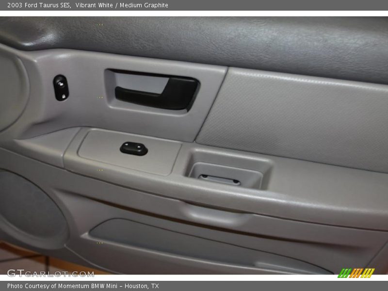 Vibrant White / Medium Graphite 2003 Ford Taurus SES