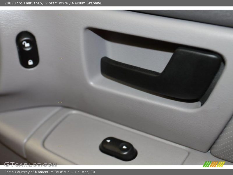 Vibrant White / Medium Graphite 2003 Ford Taurus SES