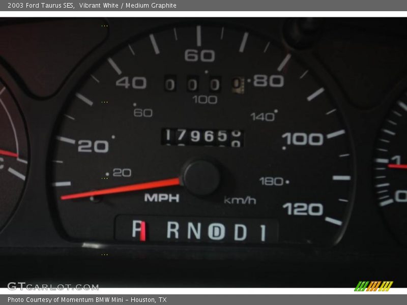 Vibrant White / Medium Graphite 2003 Ford Taurus SES