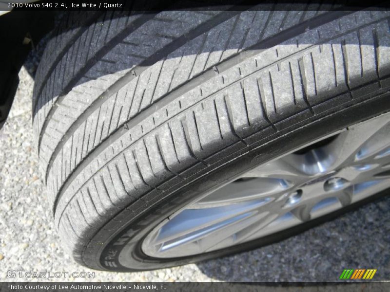 Ice White / Quartz 2010 Volvo S40 2.4i