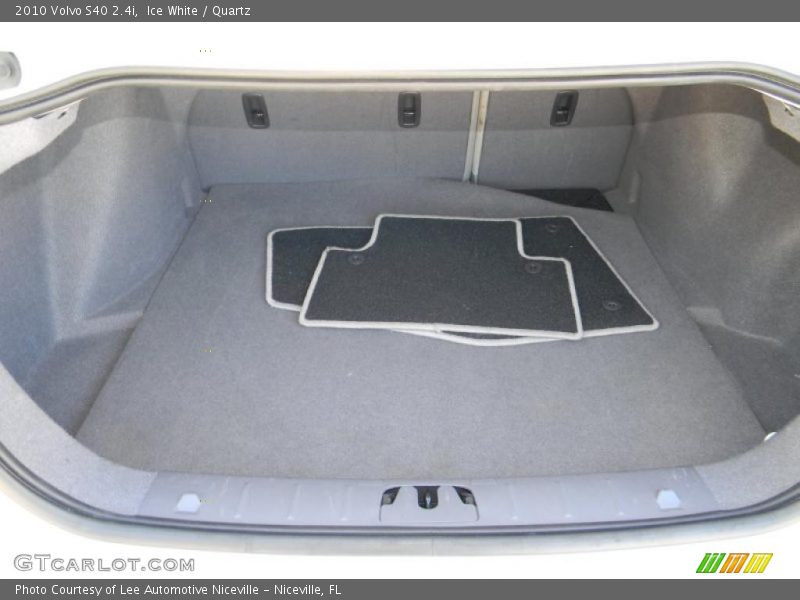 Ice White / Quartz 2010 Volvo S40 2.4i