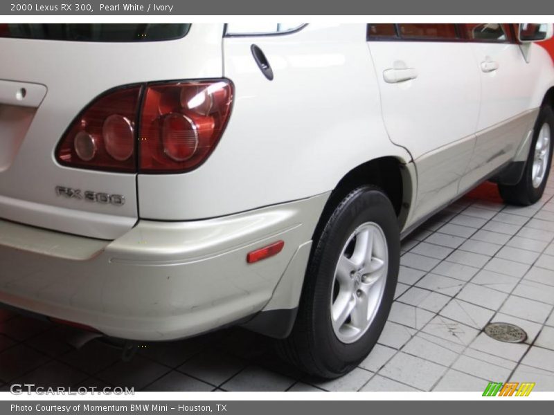 Pearl White / Ivory 2000 Lexus RX 300