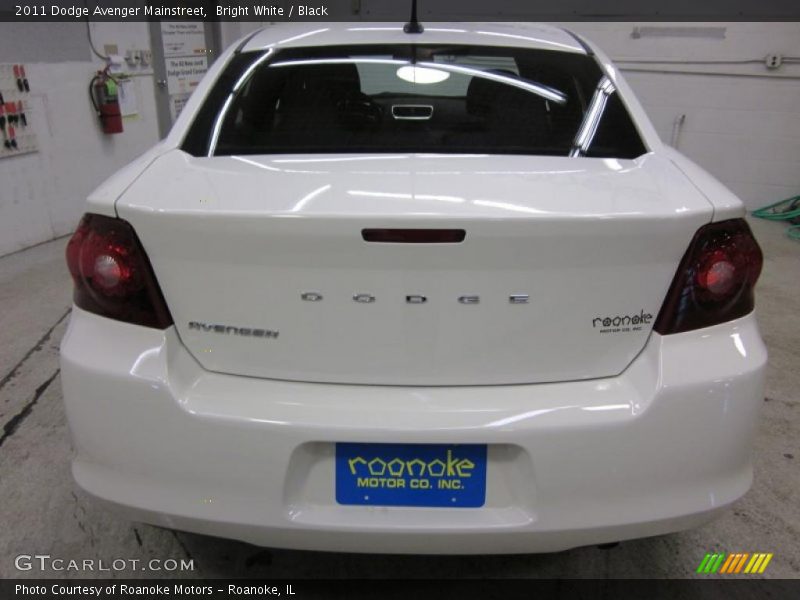 Bright White / Black 2011 Dodge Avenger Mainstreet