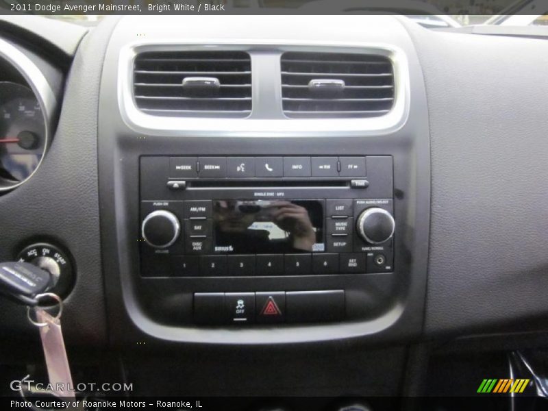 Bright White / Black 2011 Dodge Avenger Mainstreet