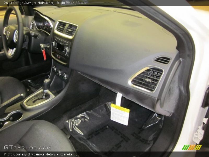 Bright White / Black 2011 Dodge Avenger Mainstreet