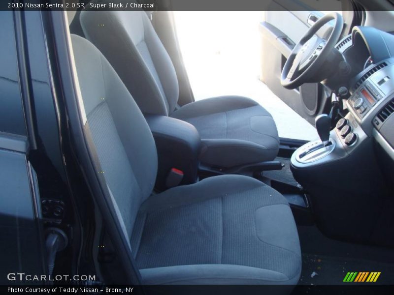 Super Black / Charcoal 2010 Nissan Sentra 2.0 SR