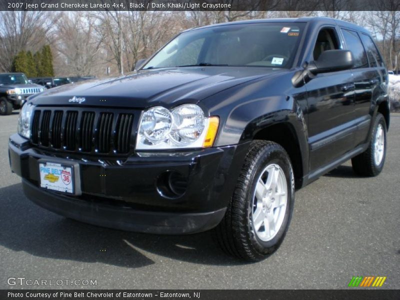 Front 3/4 View of 2007 Grand Cherokee Laredo 4x4