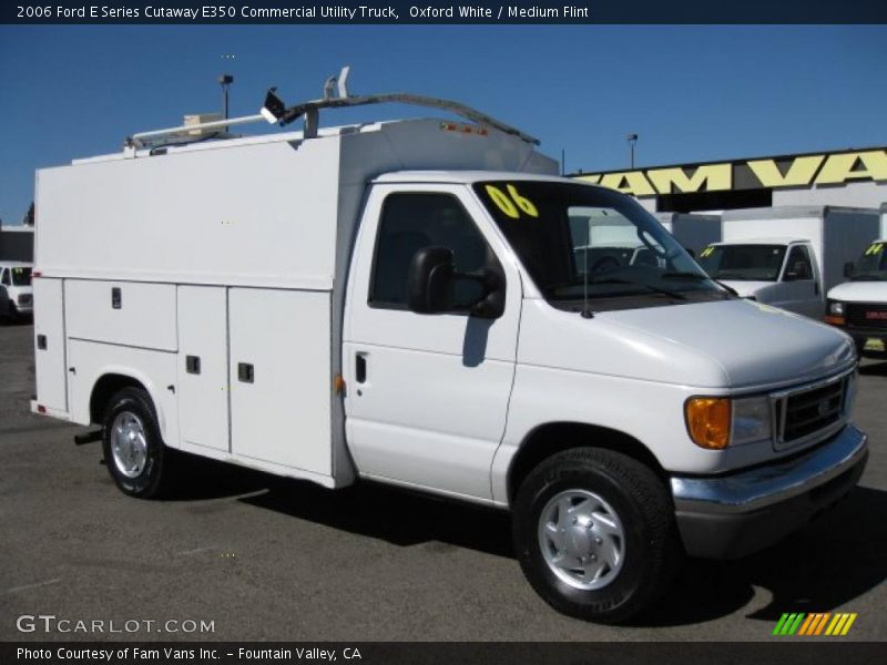 Oxford White / Medium Flint 2006 Ford E Series Cutaway E350 Commercial Utility Truck