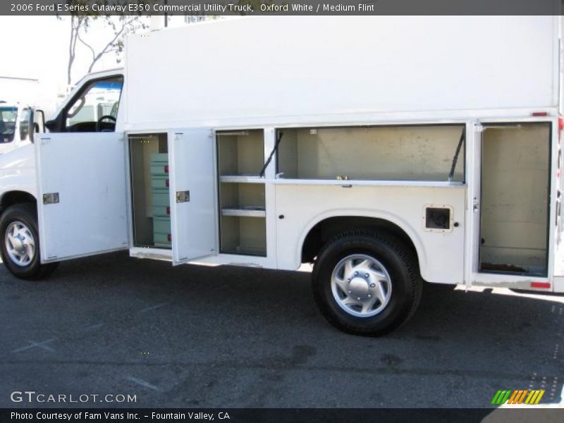 Oxford White / Medium Flint 2006 Ford E Series Cutaway E350 Commercial Utility Truck