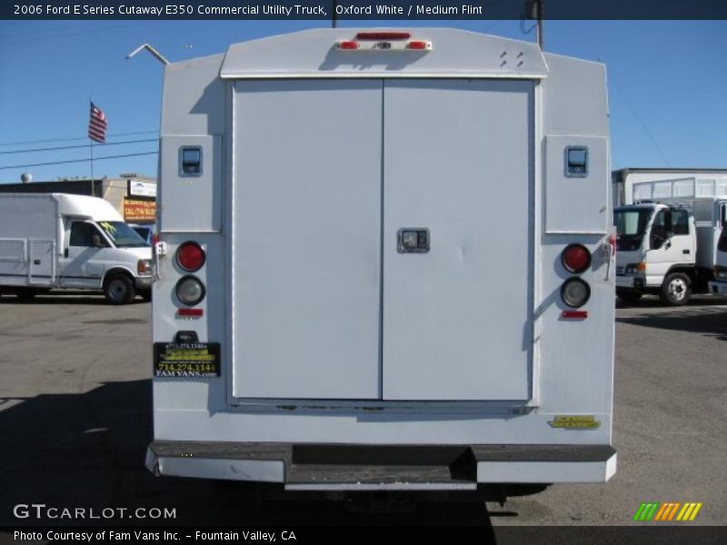 Oxford White / Medium Flint 2006 Ford E Series Cutaway E350 Commercial Utility Truck