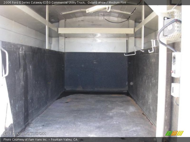 Oxford White / Medium Flint 2006 Ford E Series Cutaway E350 Commercial Utility Truck