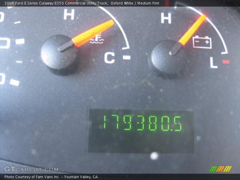 Oxford White / Medium Flint 2006 Ford E Series Cutaway E350 Commercial Utility Truck