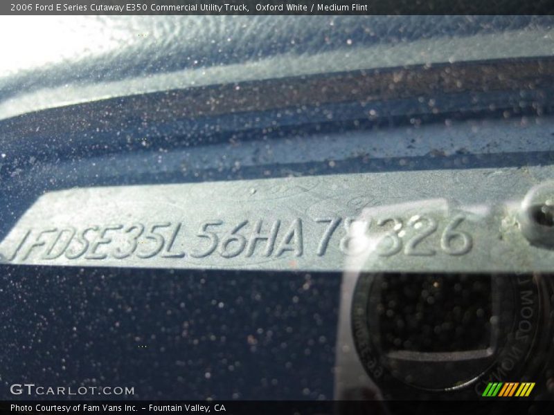 Oxford White / Medium Flint 2006 Ford E Series Cutaway E350 Commercial Utility Truck