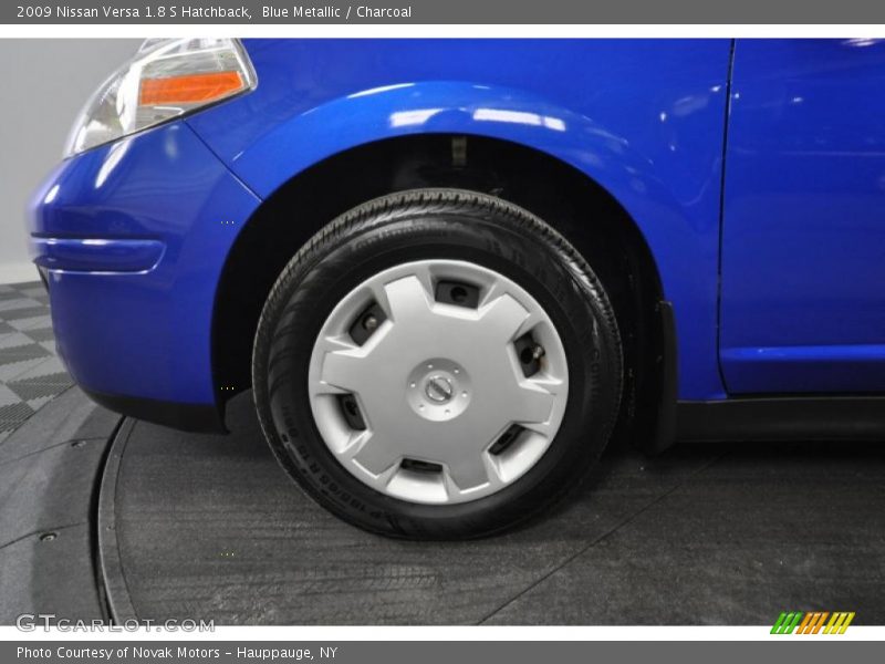 Blue Metallic / Charcoal 2009 Nissan Versa 1.8 S Hatchback