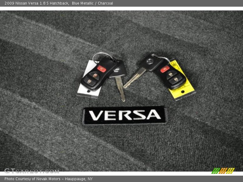 Blue Metallic / Charcoal 2009 Nissan Versa 1.8 S Hatchback
