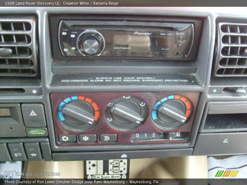 Chawton White / Bahama Beige 1998 Land Rover Discovery LE