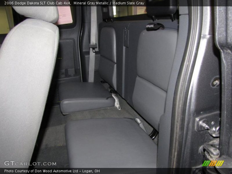 Mineral Gray Metallic / Medium Slate Gray 2006 Dodge Dakota SLT Club Cab 4x4