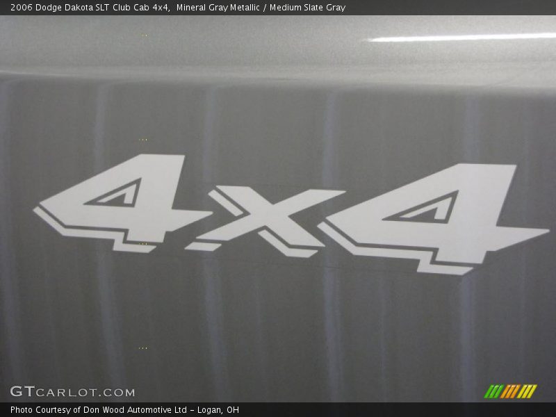  2006 Dakota SLT Club Cab 4x4 Logo