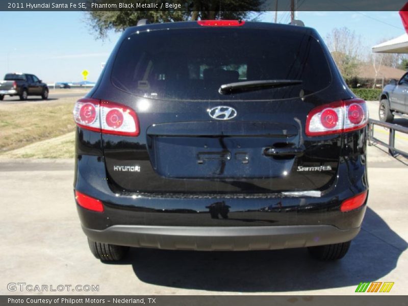 Phantom Black Metallic / Beige 2011 Hyundai Santa Fe SE