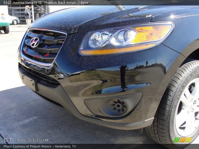 Phantom Black Metallic / Beige 2011 Hyundai Santa Fe SE