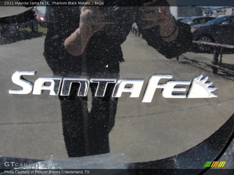 Phantom Black Metallic / Beige 2011 Hyundai Santa Fe SE