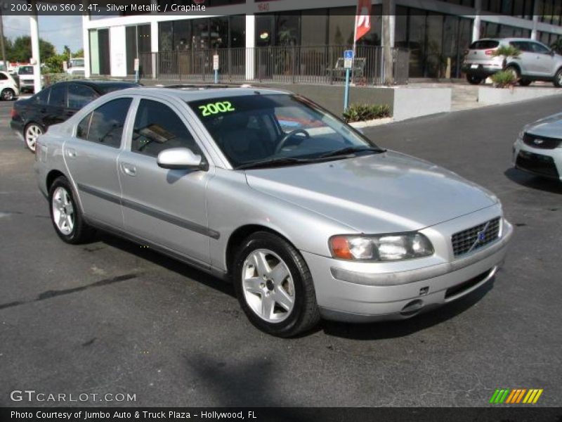 Front 3/4 View of 2002 S60 2.4T