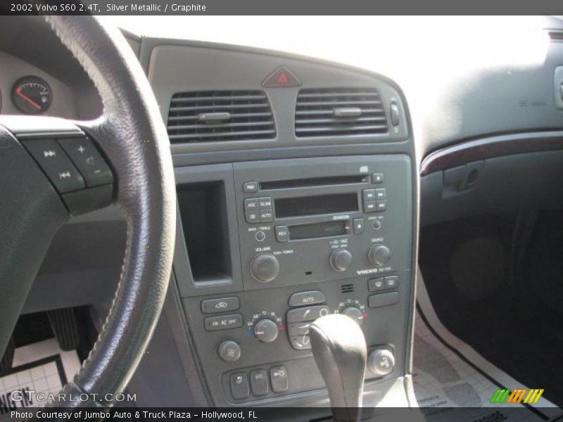 Silver Metallic / Graphite 2002 Volvo S60 2.4T