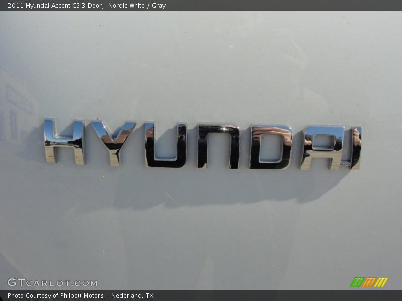 Nordic White / Gray 2011 Hyundai Accent GS 3 Door