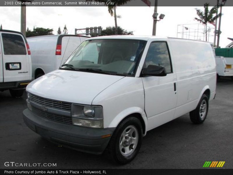 Front 3/4 View of 2003 Astro Commercial