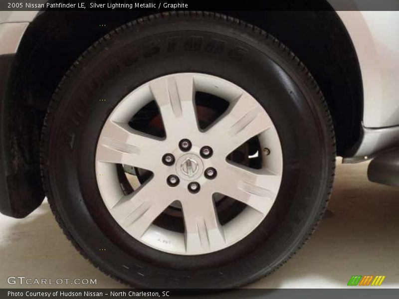 Silver Lightning Metallic / Graphite 2005 Nissan Pathfinder LE