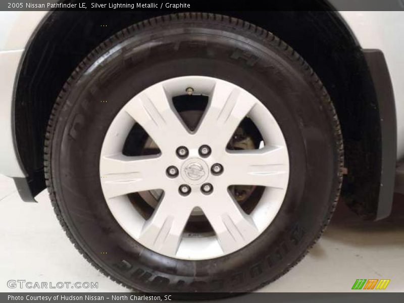 Silver Lightning Metallic / Graphite 2005 Nissan Pathfinder LE