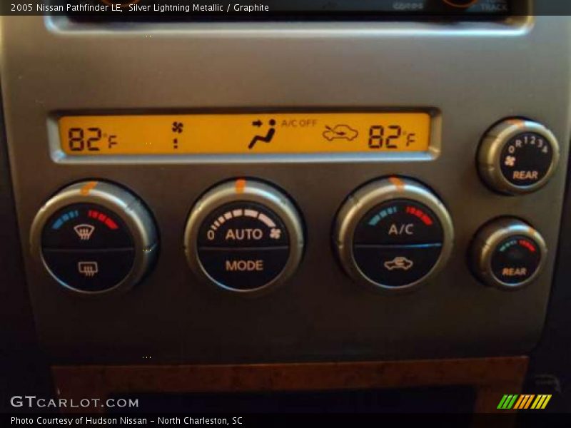 Silver Lightning Metallic / Graphite 2005 Nissan Pathfinder LE
