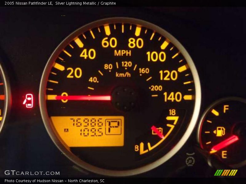 Silver Lightning Metallic / Graphite 2005 Nissan Pathfinder LE