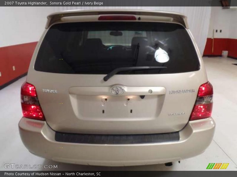 Sonora Gold Pearl / Ivory Beige 2007 Toyota Highlander