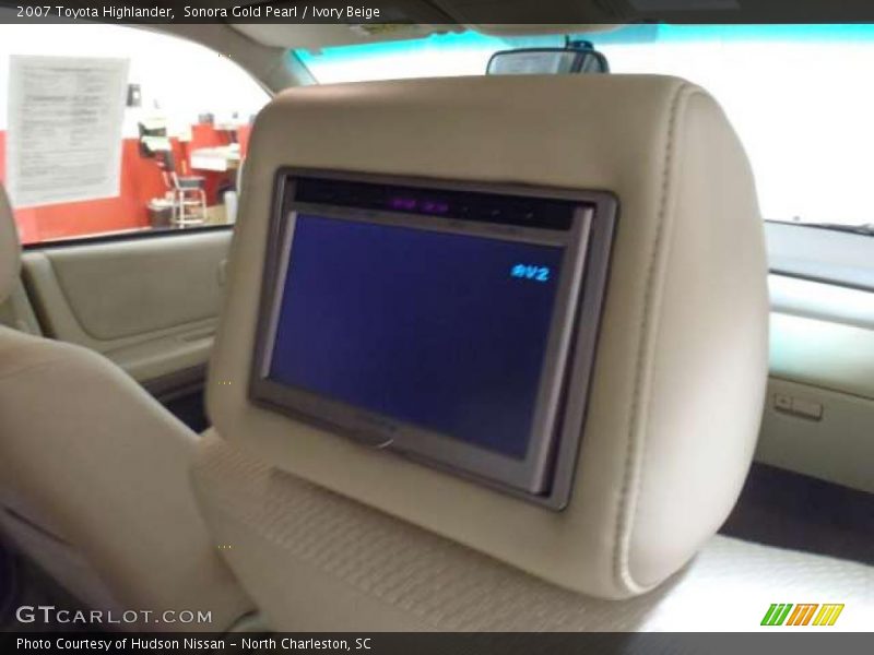 Sonora Gold Pearl / Ivory Beige 2007 Toyota Highlander