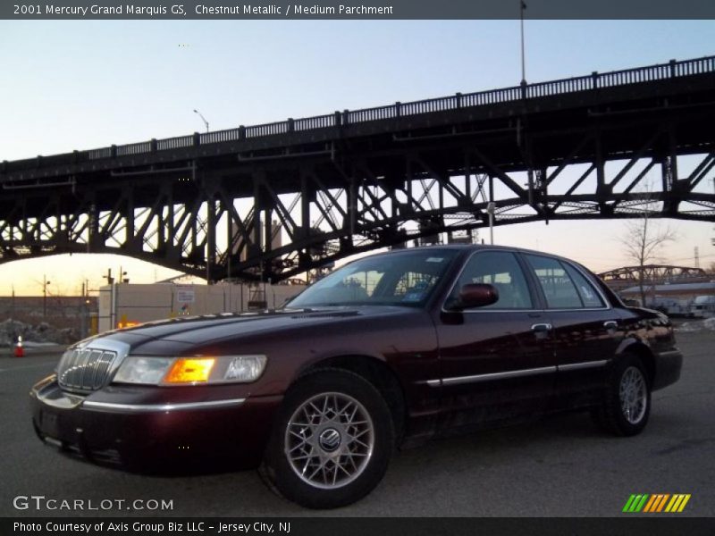 Front 3/4 View of 2001 Grand Marquis GS