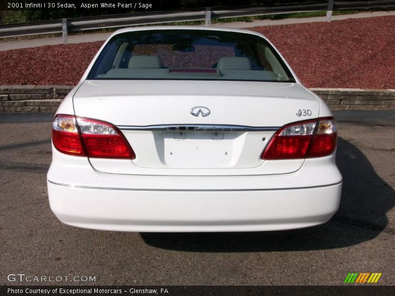 Aspen White Pearl / Sage 2001 Infiniti I 30 Sedan