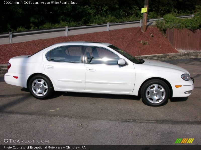 Aspen White Pearl / Sage 2001 Infiniti I 30 Sedan
