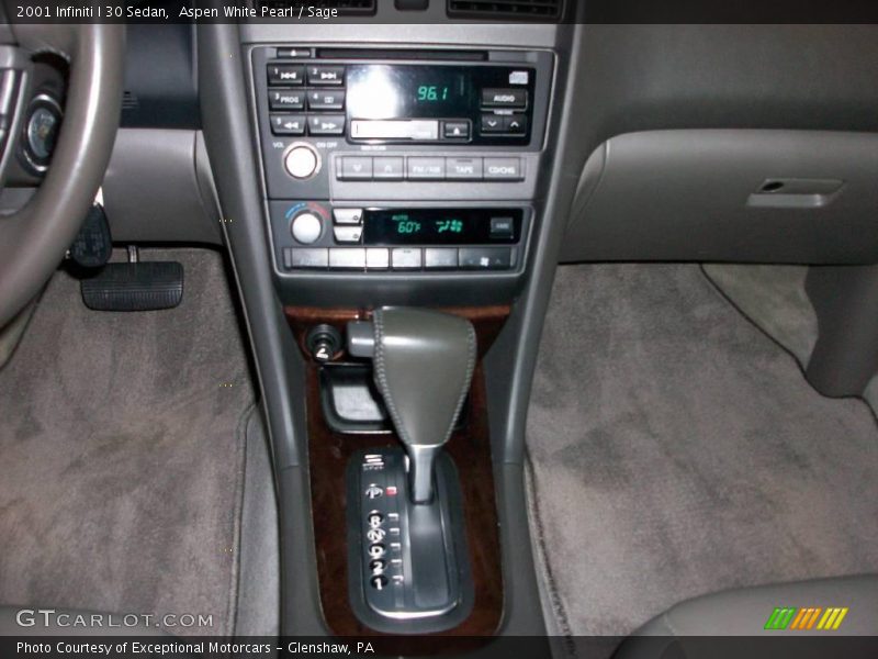 Aspen White Pearl / Sage 2001 Infiniti I 30 Sedan