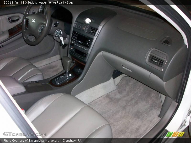 Aspen White Pearl / Sage 2001 Infiniti I 30 Sedan