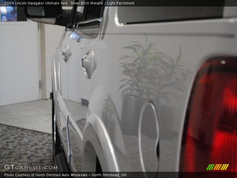 Silver Birch Metallic / Light Parchment 2004 Lincoln Navigator Ultimate 4x4