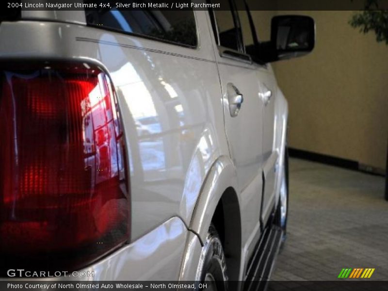 Silver Birch Metallic / Light Parchment 2004 Lincoln Navigator Ultimate 4x4