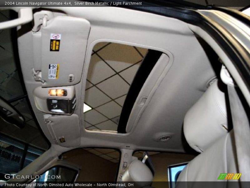 Silver Birch Metallic / Light Parchment 2004 Lincoln Navigator Ultimate 4x4
