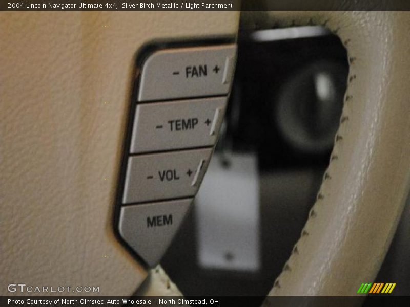 Silver Birch Metallic / Light Parchment 2004 Lincoln Navigator Ultimate 4x4
